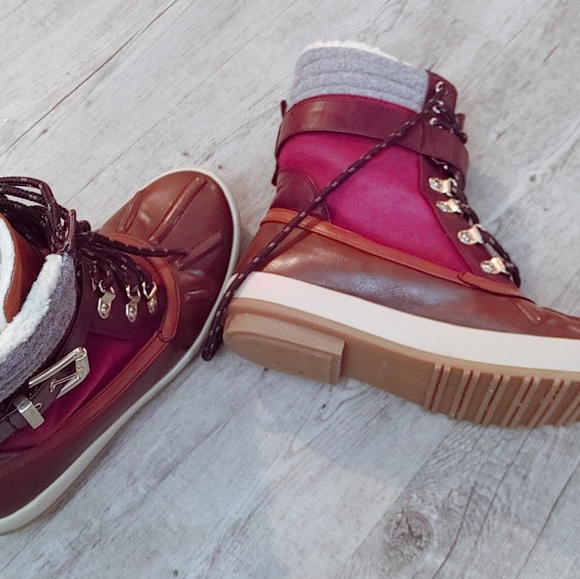 SOLD Ladies winter boots - Picture 2 of 7